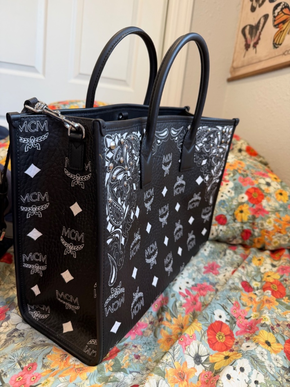 MCM Large München Tote Bag Studded Bandana Visetos Black White Shoulder Bag - Picture 5 of 6